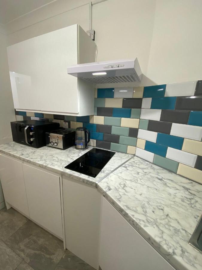 1 Bedroom Luxury Apartments By London City Exterior foto